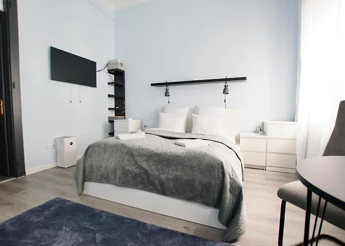 Standard By Hi5- Bacso Budapest